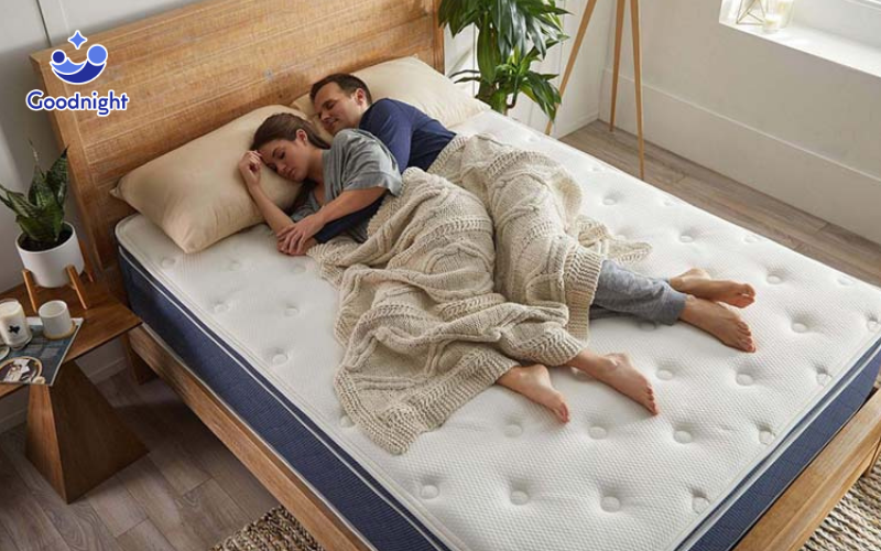 Nệm lò xo bị kêu: Nguyên nhân và cách khắc phục đơn giản 3 Nệm lò xo bị kêu do quá nhiều người nằm lên nệm