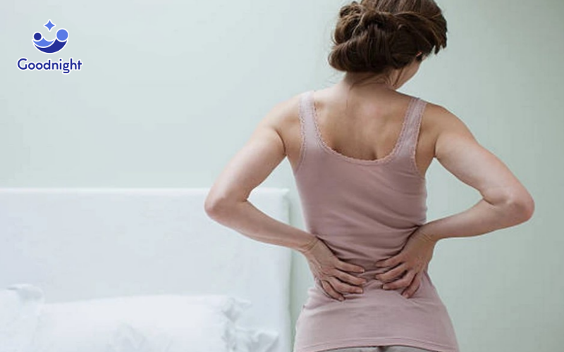 Nằm nệm dưới đất có tốt không? 5 Lưu ý bạn cần biết 2 Nằm nệm dưới đất có thể giúp bạn bớt đau lưng