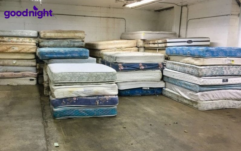 Trước khi tìm kiếm người mua hoặc đơn vị thu mua, hãy chụp ảnh chi tiết tình trạng chiếc nệm