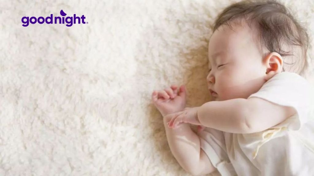 [Giải đáp] Trẻ sơ sinh nên nằm giường hay nằm nệm tốt hơn?