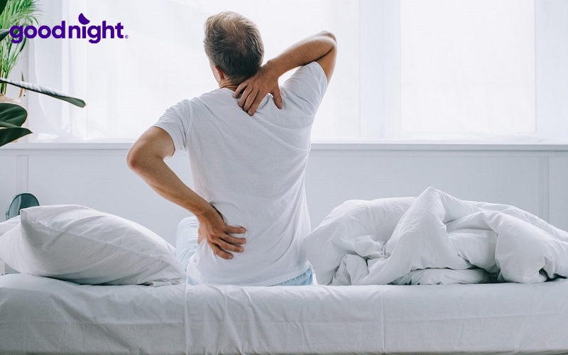Nguyên nhân nằm nệm lò xo đau lưng & Cách khắc phục 2 Cảm giác đau lưng khi nằm nệm lò xo thường xuất phát từ việc sử dụng sản phẩm không phù hợp