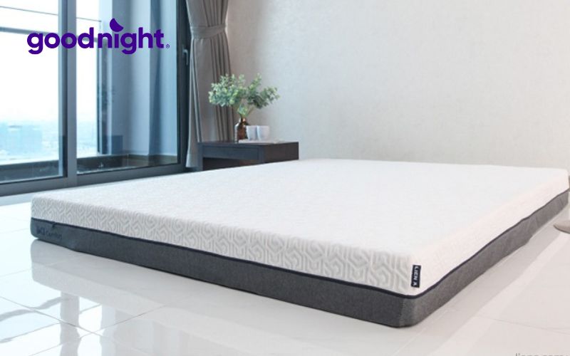 Nằm nệm dưới đất có tốt không? 5 lưu ý bạn cần biết 8 Lưu ý khi mua đệm nằm đất - Kiểm tra nhiệt độ sàn nhà