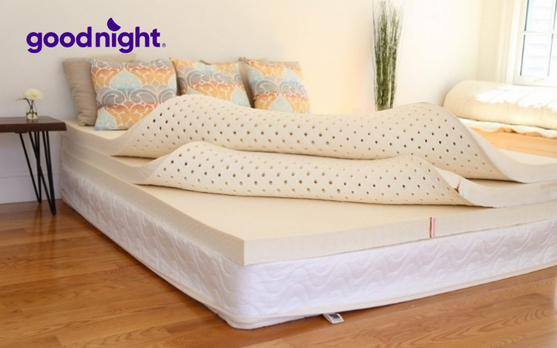 Các nhà sản xuất không khuyến khích việc đặt nệm mới lên trên nệm cũ