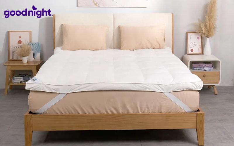Nệm lò xo bị lún: Nguyên nhân, tác hại & cách khắc phục nhanh 7 Topper là lớp phủ thêm bên ngoài nệm, giúp làm phẳng bề mặt
