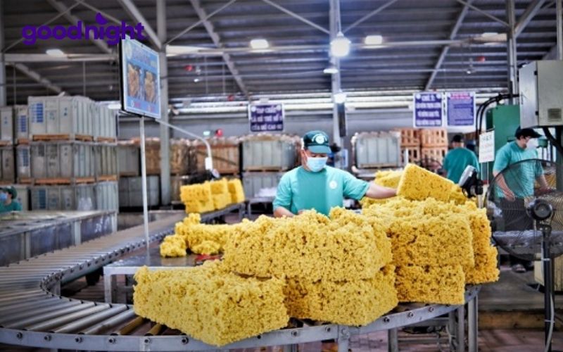 Nệm cao su tổng hợp là gì? Có nên mua không? 3 Quy trình sản xuất nệm cao su tổng hợp