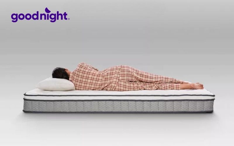 Bảng so sánh các loại nệm chi tiết - Top 5 nệm đáng mua nhất 9 Nằm thử nệm để cảm nhận trực tiếp