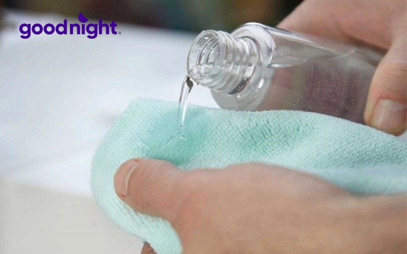 5 Cách khử mùi nệm cao su mới mua về cực nhanh và hiệu quả 9 Có thể sử dụng chất tẩy rửa nồng độ thấp