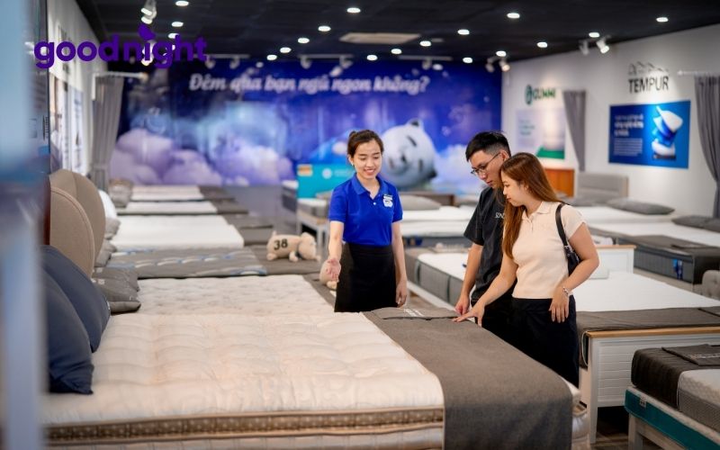 Bảng giá mẫu nệm 1m4x1m8 bán chạy mới nhất năm 2025 6 Ghé cửa hàng để trải nghiệm và mua nệm trực tiếp