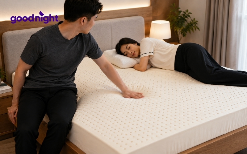 Nệm cao su foam là gì? 5 lý do bạn không thể bỏ qua mẫu nệm này 9 Kiểm tra khả năng cách ly chuyển động và độ êm ái thực tế