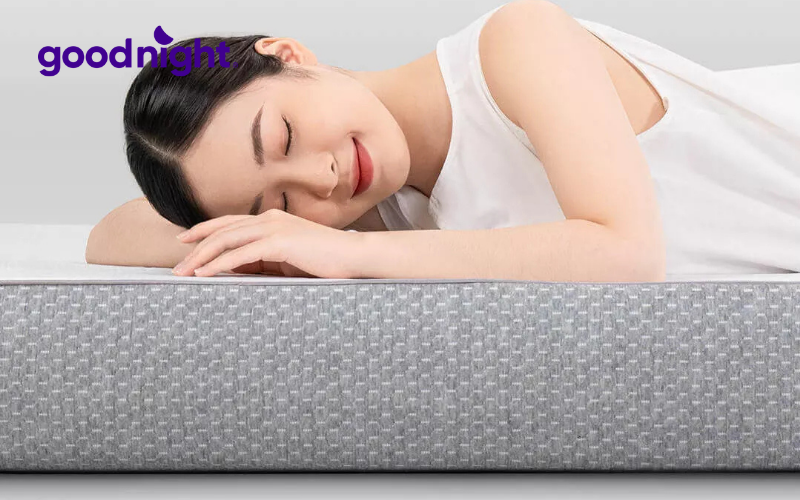 Nệm điều hòa là gì? Hướng dẫn chọn mua nệm điều hòa chất lượng 8 Bạn có thể nằm lên nệm để trải nghiệm trước khi quyết định mua