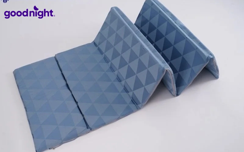 Top 10 loại nệm du lịch tiện lợi nên lựa chọn 7 Nệm xốp gấp gọn ghi điểm nhờ khả năng cách nhiệt tốt và trọng lượng nhẹ