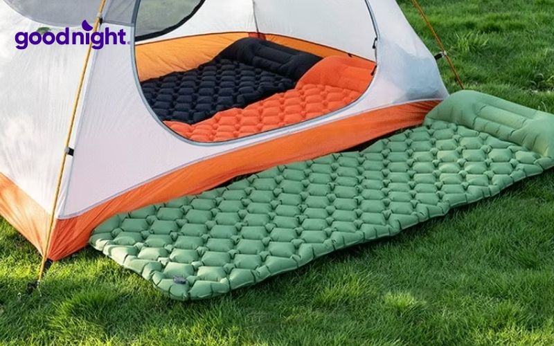 Top 10 loại nệm du lịch tiện lợi nên lựa chọn 2 Nệm du lịch là loại nệm được thiết kế để dễ mang theo khi di chuyển, dã ngoại, cắm trại