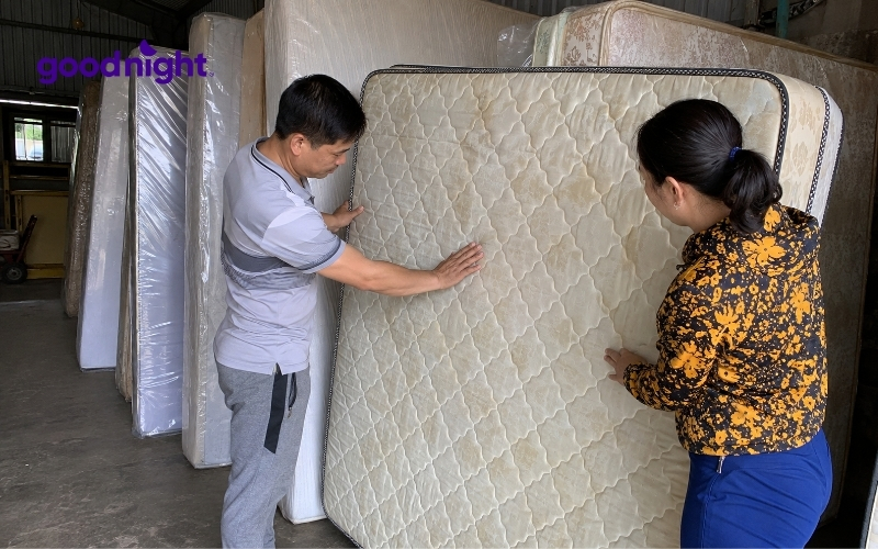 Nệm lò xo thanh lý: Có nên mua không? Lưu ý cần biết khi mua nệm 6 Quan sát tổng quan sản phẩm
