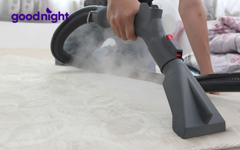 Nệm mút D40 là gì? Ưu điểm và cách chọn mua nệm phù hợp 6 Bạn nhớ vệ sinh nệm định kỳ để giữ nệm luôn sạch sẽ và thơm tho nhé