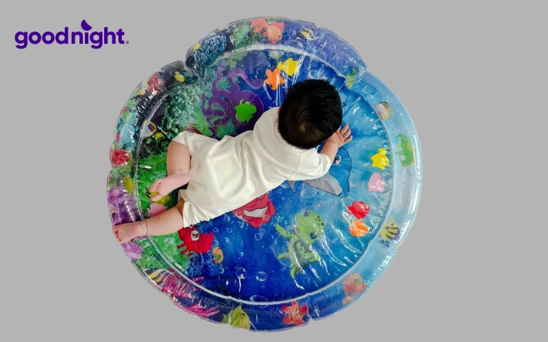 Có nên nằm nệm nước cho trẻ sơ sinh? TOP 7 sản phẩm tốt 2 Nệm nước là dòng sản phẩm đặc biệt với phần ruột chứa dung dịch làm mát
