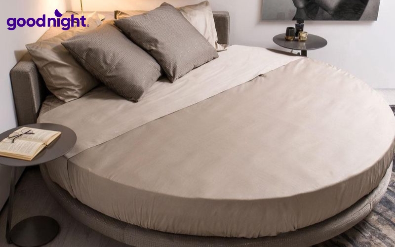 Top 8 mẫu nệm tròn chất lượng được yêu thích nhất hiện nay 4 Nệm tròn foam ghi điểm nhờ trọng lượng nhẹ, dễ di chuyển và mang lại cảm giác nằm êm ái