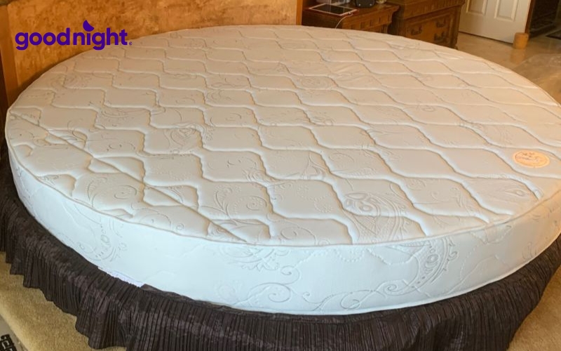 Top 8 mẫu nệm tròn chất lượng được yêu thích nhất hiện nay 2 Nệm tròn là một dòng đệm đặc biệt với thiết kế hình tròn thay vì hình chữ nhật truyền thống