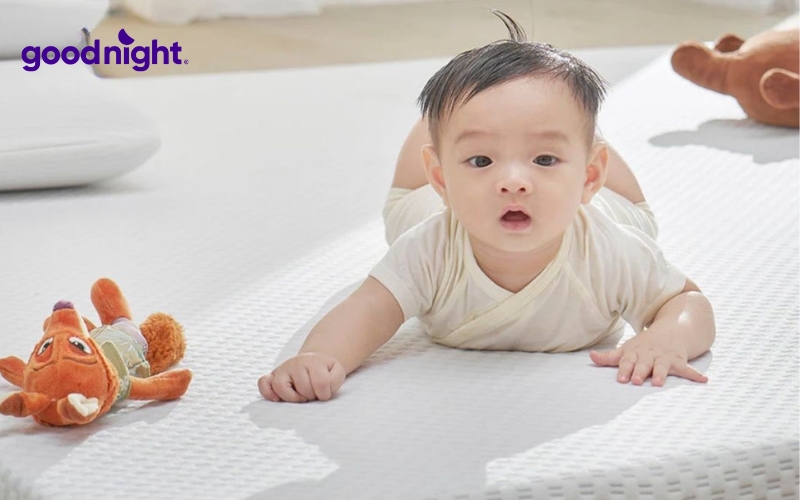 Trẻ sơ sinh nằm nệm cao su non được không? Cách chọn nệm CHUẨN 2 Trẻ sơ sinh có thể nằm nệm cao su non