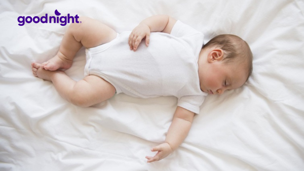 Trẻ sơ sinh nằm nệm được không? Nên chọn loại nào?