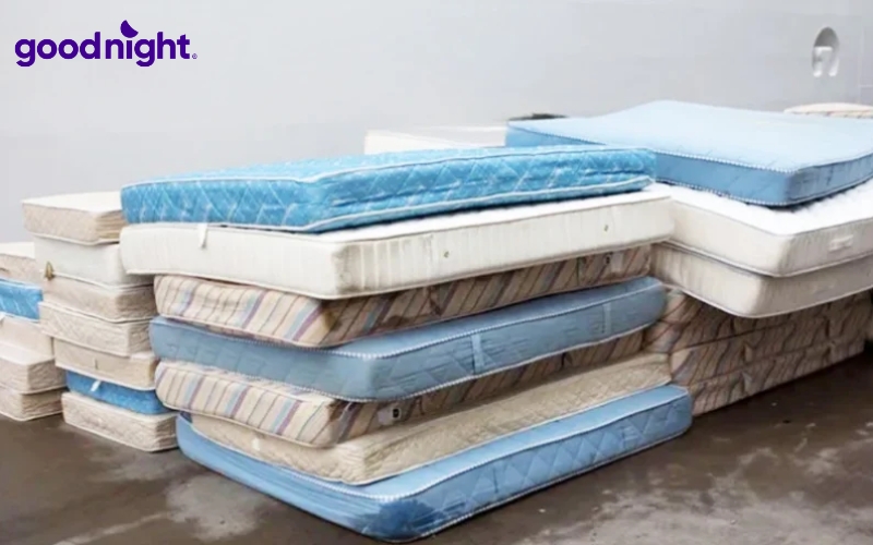 Hướng dẫn cách xử lý nệm cũ an toàn, tiết kiệm, hợp lý cho gia đình 8 Nếu nệm vẫn còn sạch, nguyên vẹn và đảm bảo khả năng sử dụng, trao tặng cho người có hoàn cảnh khó khăn