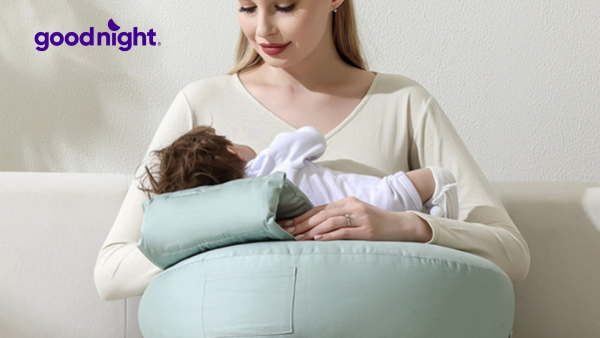 Cách chọn gối cho bé bú giúp mẹ và bé thoải mái nhất