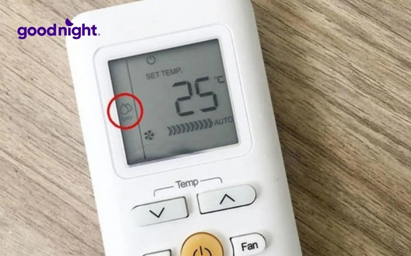 Nệm cao su có phơi nắng được không? 5 sai lầm cần tránh 5 Bật điều hòa phòng ngủ ở chế độ Dry