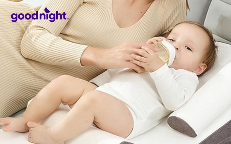 9 tác hại của gối chống trào ngược đối với trẻ sơ sinh 4 Lưu ý khi sử dụng gối chống trào ngược hiệu quả cho bé