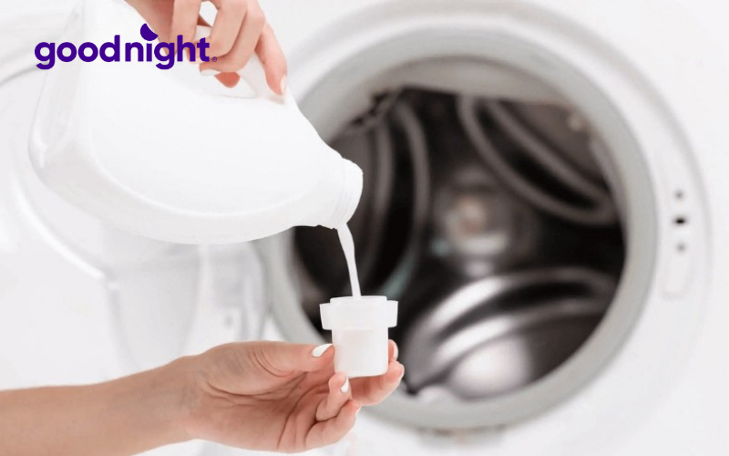04 Cách vệ sinh chăn ga gối đệm sạch sẽ và đơn giản 6 Với ga giường bằng gấm nên giặt nhẹ nhàng