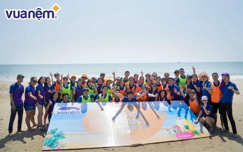 Vua Nệm vinh dự đạt Top 11 Nơi làm việc tốt nhất Việt Nam 2024 (Khối Doanh nghiệp vừa) 3 Các hoạt động team building, sự kiện nội bộ diễn ra thường xuyên.
