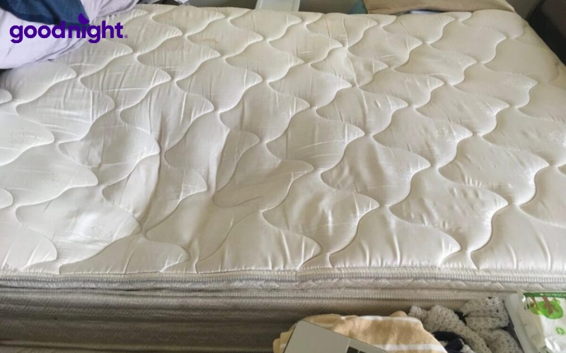 Nằm nệm bị đau lưng: Nguyên nhân, cách khắc phục, cách chọn nệm 4 Nệm sau một thời gian sử dụng sẽ bị xẹp lún, mất đi độ đàn hồi và không còn khả năng nâng đỡ