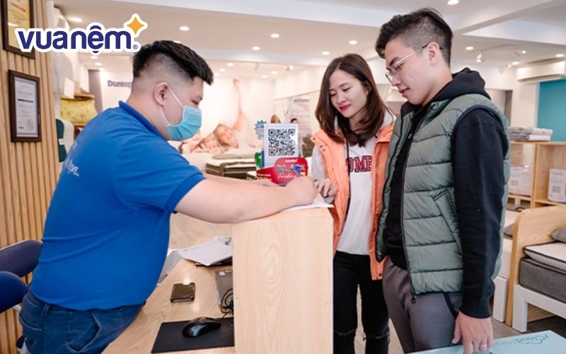 Trả góp Vua Nệm giúp bạn sở hữu nệm tốt mà không cần trả ngay 100% 5 Khách hàng lựa chọn một trong hai hình thức trả góp tại Vua Nệm