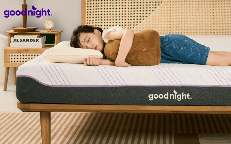 Trẻ sơ sinh nằm nệm được không? Nên chọn loại nào? 9 Khi chọn nệm, bố mẹ nên ưu tiên những loại nệm có thiết kế lỗ thoáng khí