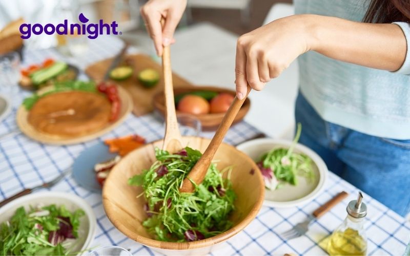 Ăn uống đủ chất giúp cơ thể dễ đi vào giấc ngủ sâu
