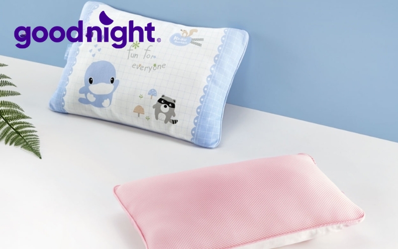 Top 9 mẫu gối cho bé 1 tuổi êm ái, an toàn, thoáng mát 5 Gối lông vũ định hình Goodnight Mochi