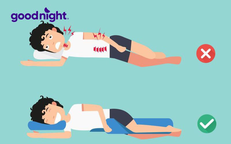 Ngủ đúng tư thế là gì? Lợi ích & Hướng dẫn cách ngủ khoa học 3 Ngủ nghiêng với chiếc gối mềm kẹp giữa 2 đầu gối giúp cột sống duy trì đường cong tự nhiên, giảm áp lực lên nội tạng và hỗ trợ tuần hoàn máu