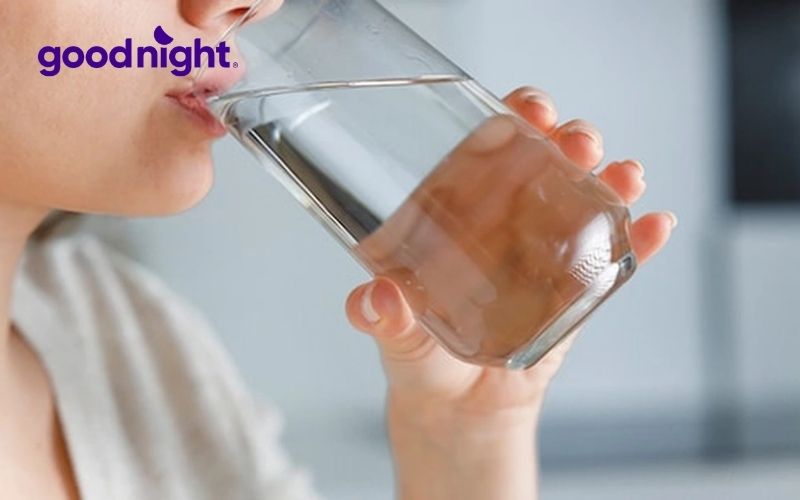 Uống ít nước là nguyên nhân khiến bạn ngủ nhiều nhưng vẫn buồn ngủ