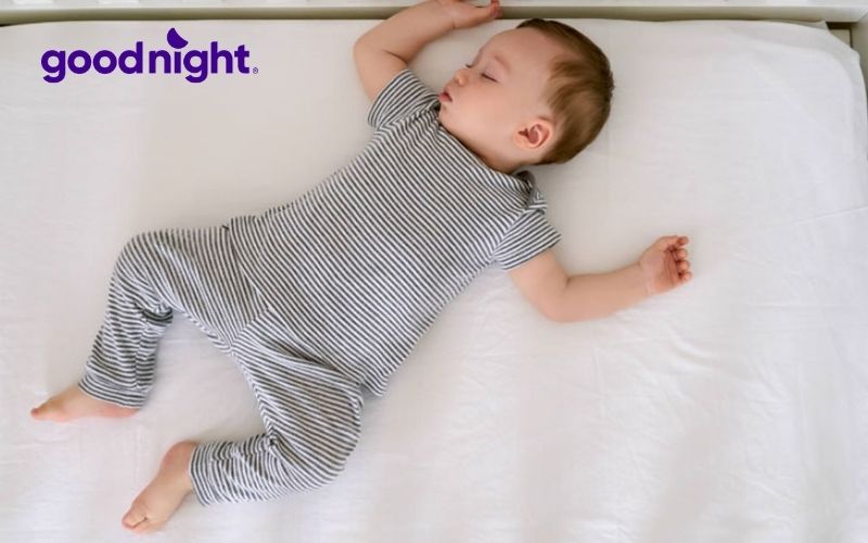 Tư thế ngủ của trẻ 0 - 3 tháng tuổi là nằm ngửa