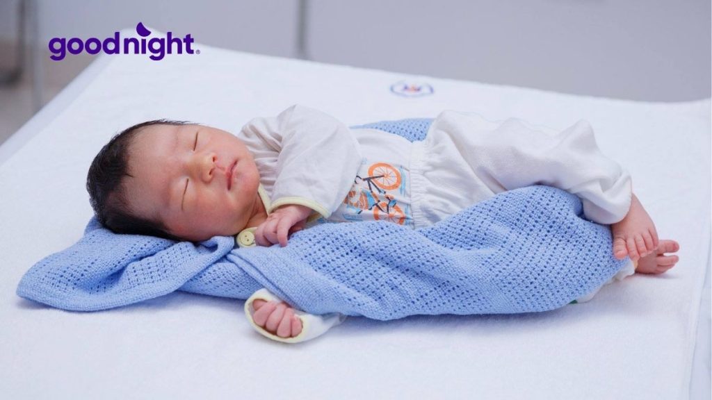 tư thế ngủ của trẻ sơ sinh