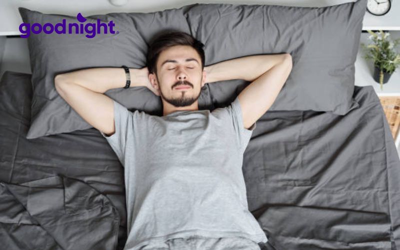Tư thế ngủ để 2 tay lên đầu mang nhiều tác hại tiềm ẩn