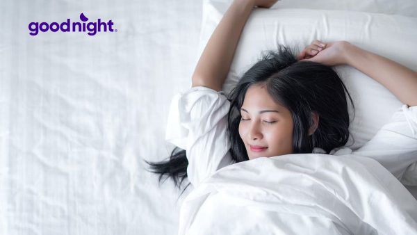 Tư thế ngủ để 2 tay lên đầu là như thế nào? Có tốt không?