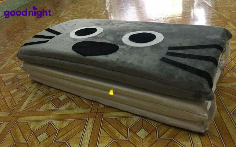 TOP 5 mẫu đệm ngủ văn phòng ngủ trưa êm ái cho dân văn phòng 7 Đệm gấp văn phòng hình Totoro đáng yêu